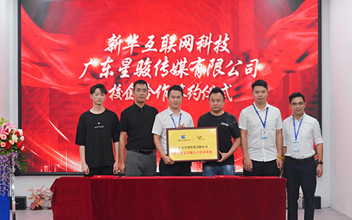 电脑事业部刘坤经理宣读创就业学子文件